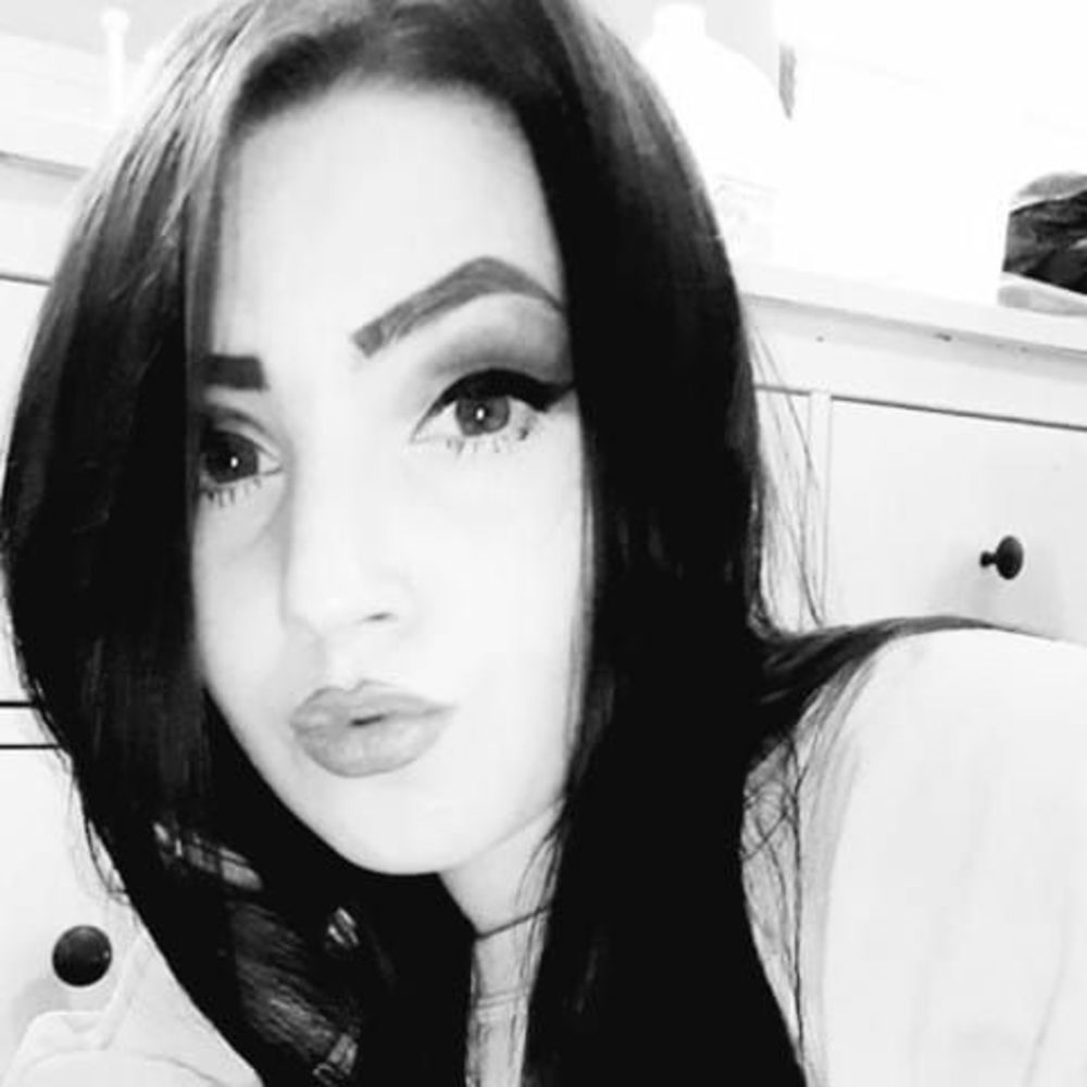 Meet your Posher, Alicia